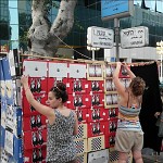 Rue du "Crime" et rue du "Châtiment".(החטא (הטייקונים) ועונשו (קפיטליזם חזירי